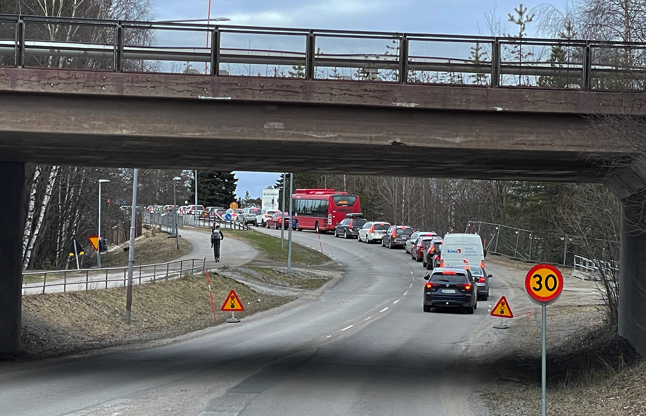 Räkna med extra tid när du ska köra över bron. Framförallt kan det bli köer under morgonen och eftermiddagen.